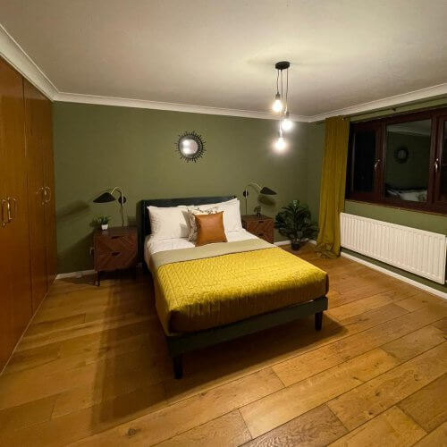 Large UK Party Houses to rent Group Freedom