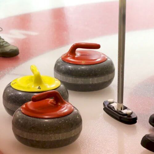 Curling Riga Hen